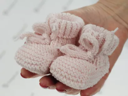 Buciki merino na drutach, skarpetki niemowlęce do chrztu (niechodki), 100% wełna