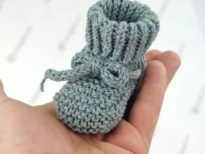 Buciki merino/bawełna na drutach, skarpetki niemowlęce do chrztu (niechodki)